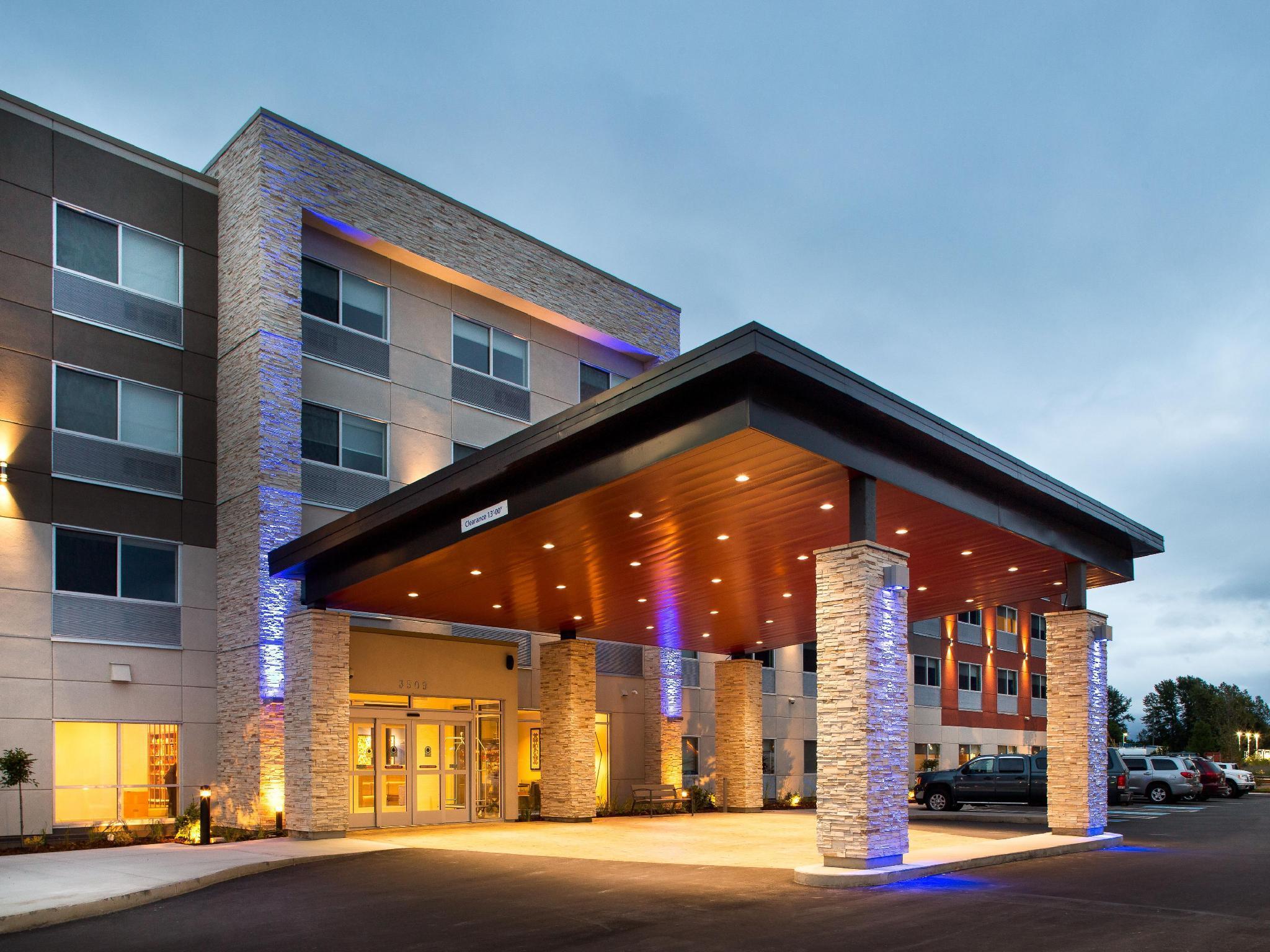 Holiday Inn Express & Suites Terrace By Ihg Exterior photo