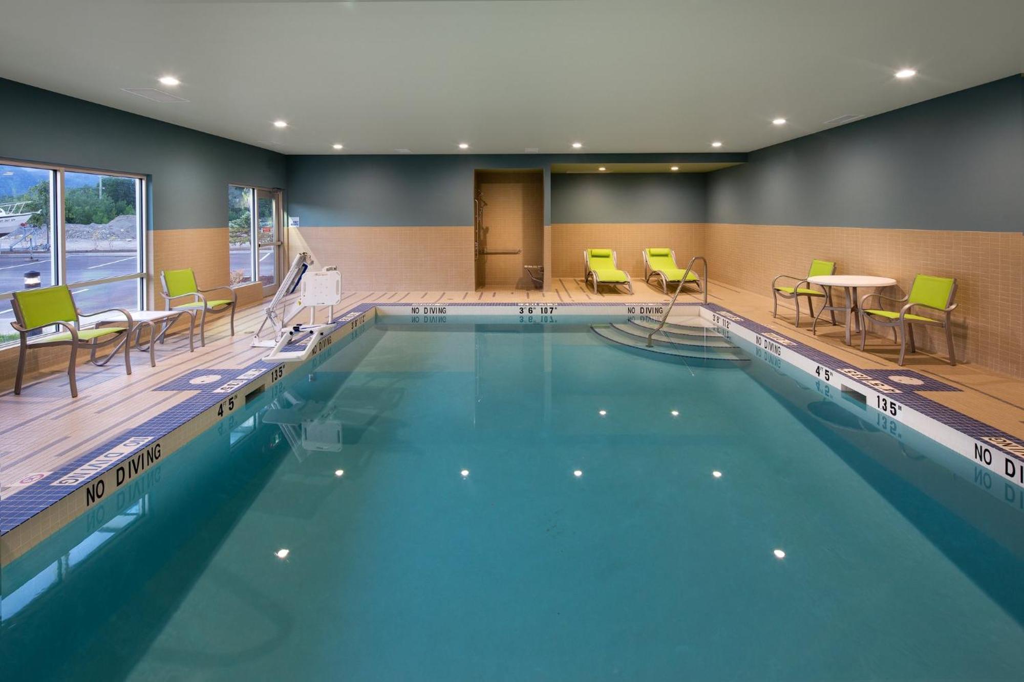 Holiday Inn Express & Suites Terrace By Ihg Exterior photo