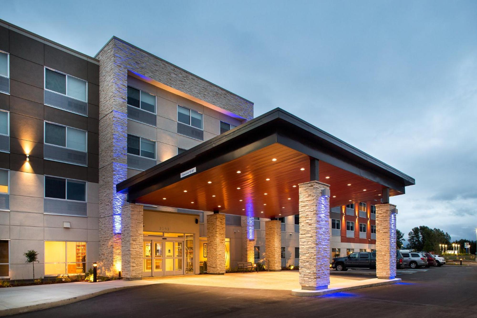Holiday Inn Express & Suites Terrace By Ihg Exterior photo