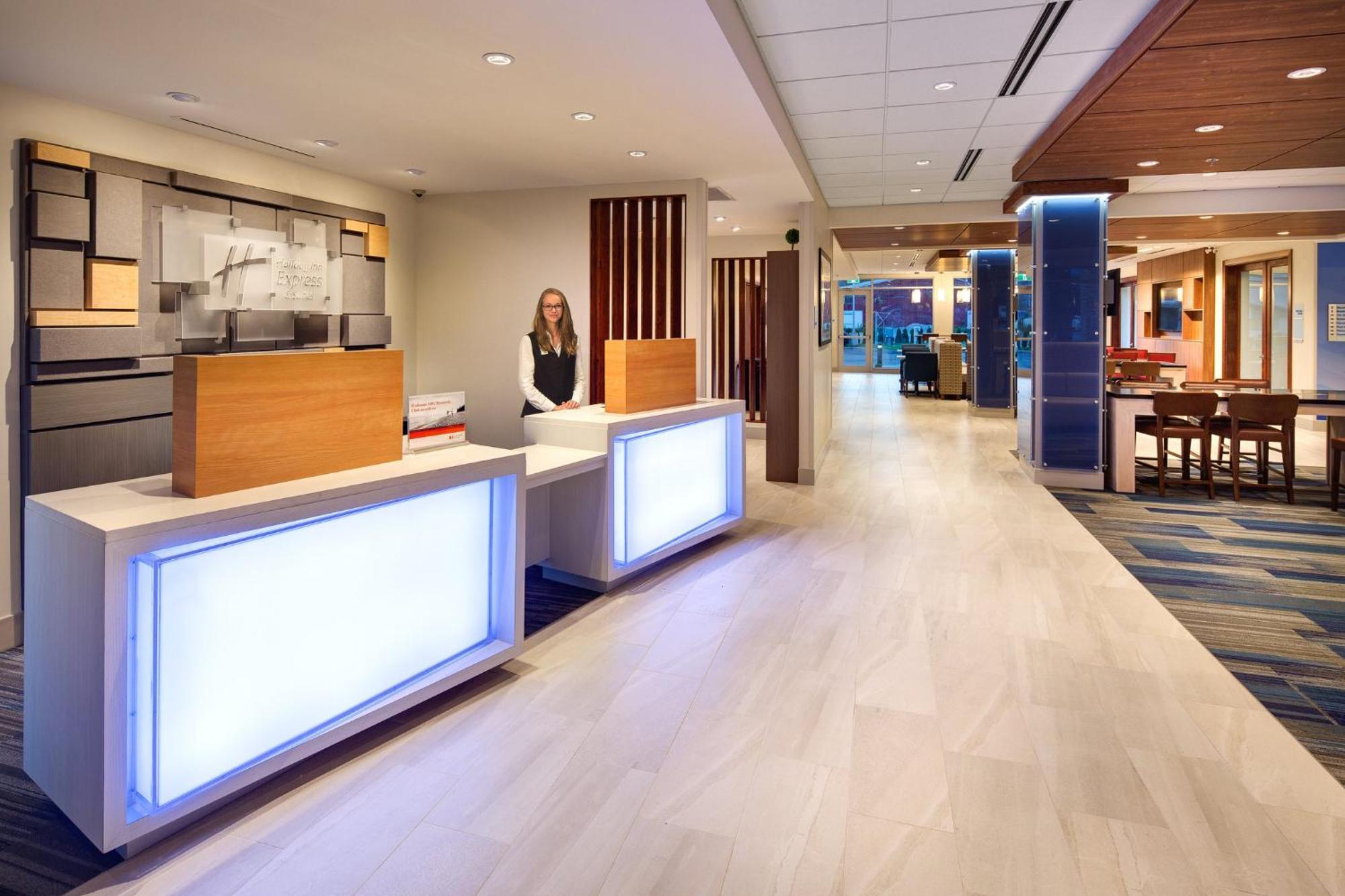 Holiday Inn Express & Suites Terrace By Ihg Exterior photo