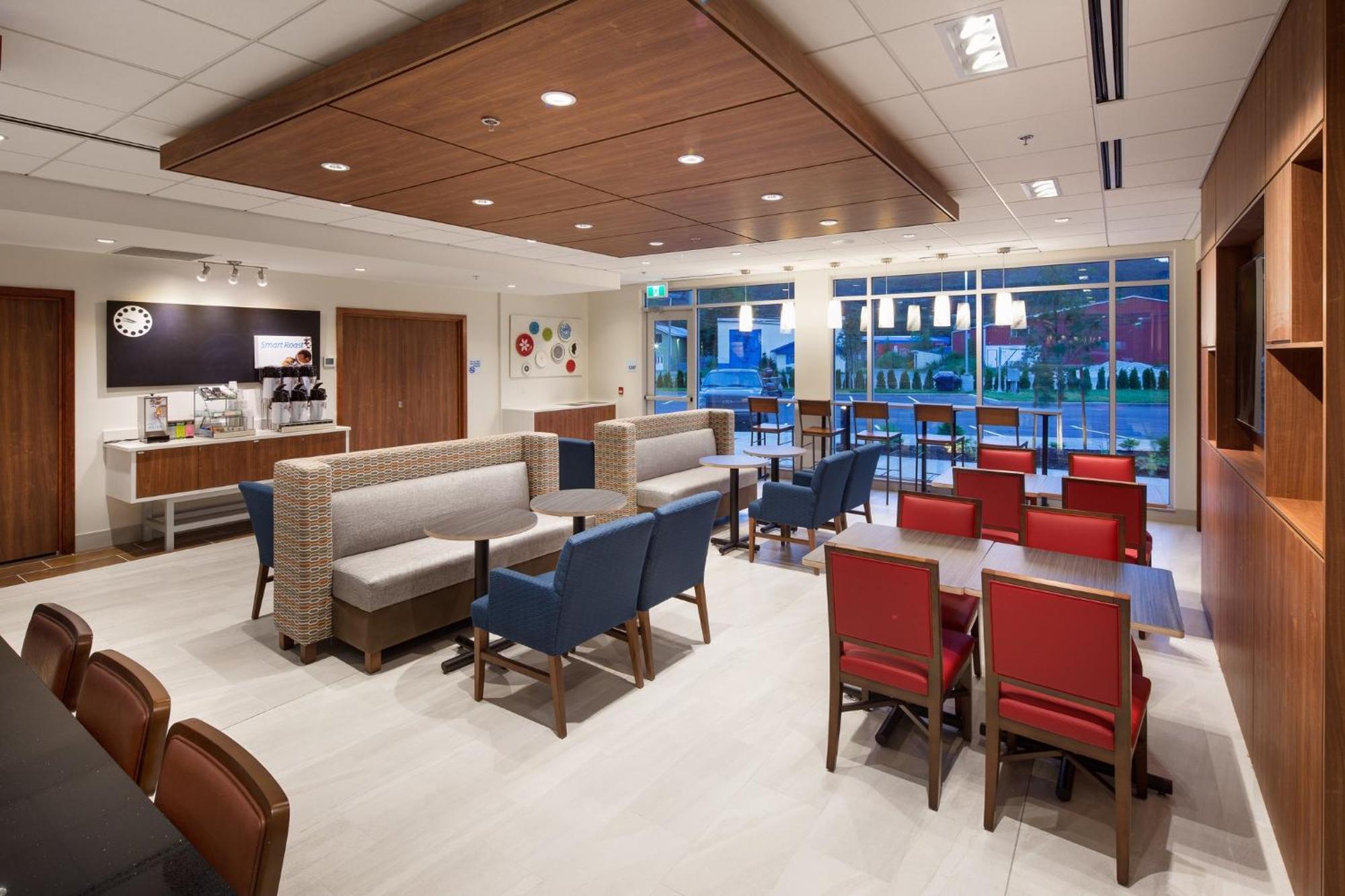 Holiday Inn Express & Suites Terrace By Ihg Exterior photo
