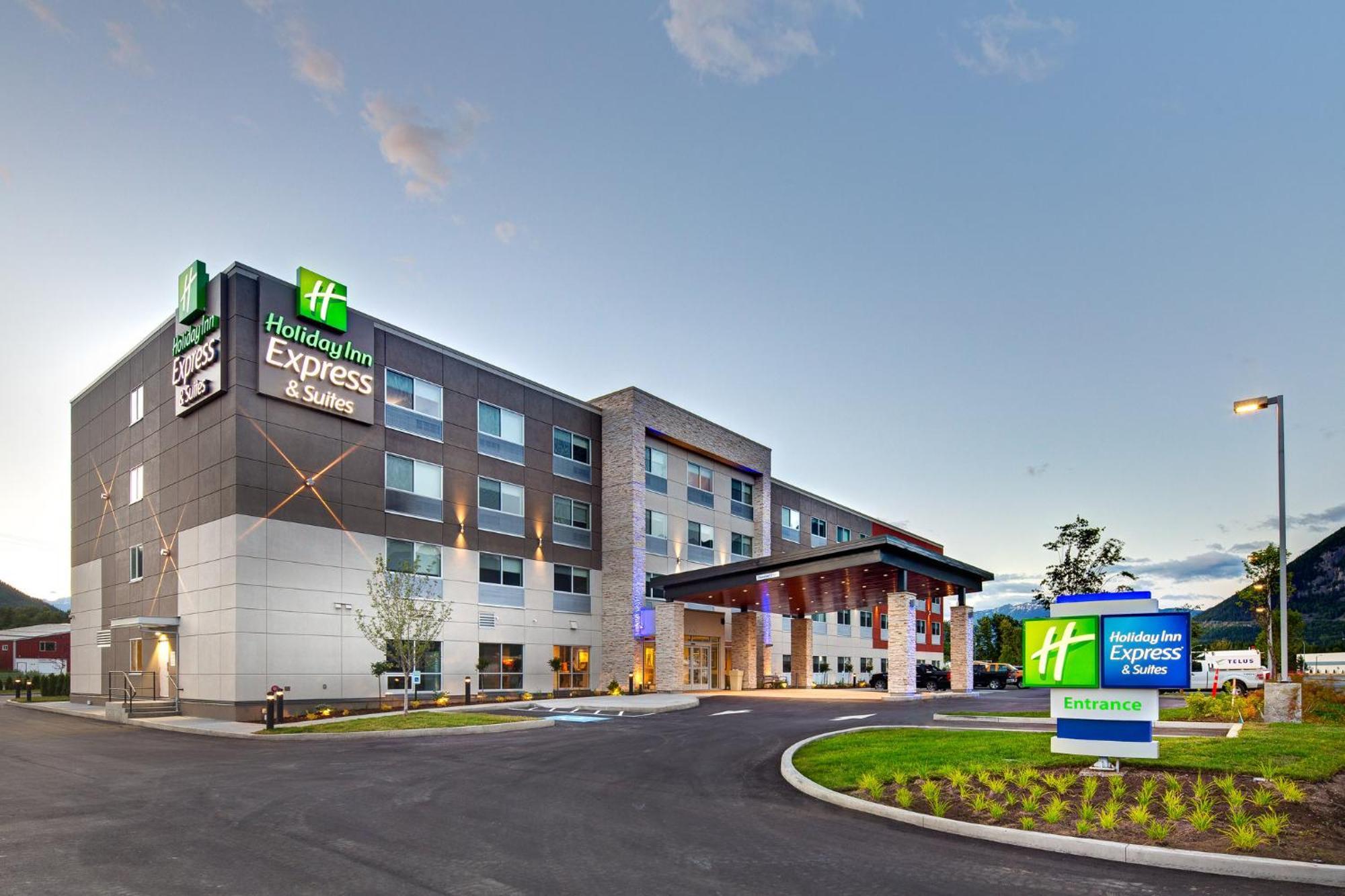 Holiday Inn Express & Suites Terrace By Ihg Exterior photo